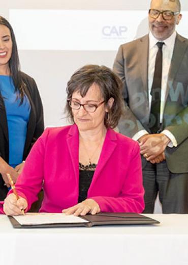 Mayor signs pact