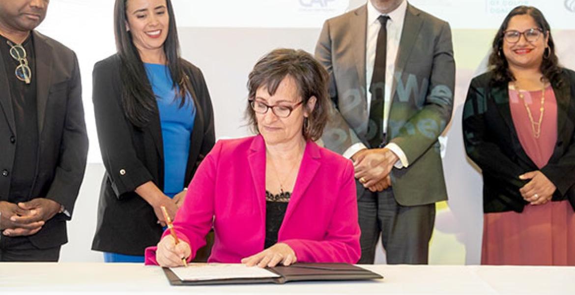 Mayor signs pact
