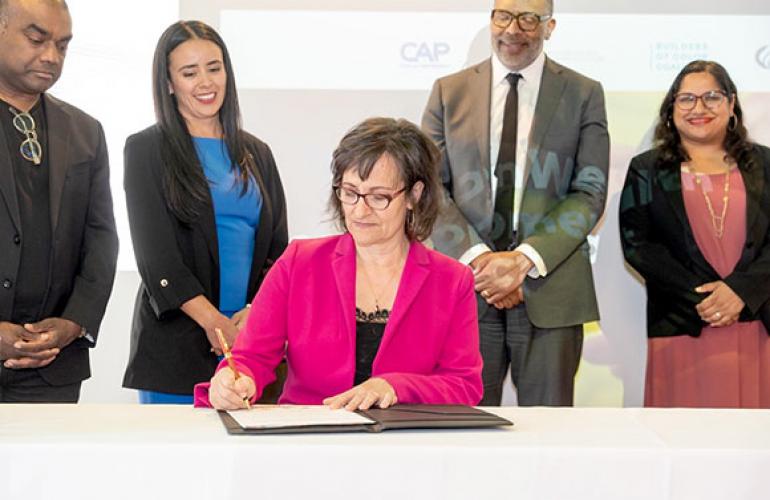 Mayor signs pact